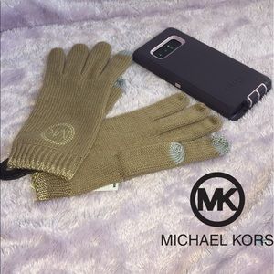 NWT!!! Michael Kors Tech Gloves!!! 🧤